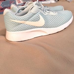 Nike Women’s Tennis Shoe